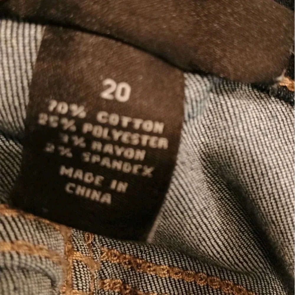Venezia Women's Plus‎ 20 Ripped Floral Patch Boho Skinny Dark Wash Ankle Jeans